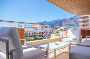Large terrace with views on the cliffs at Balcon De Los Gigantes